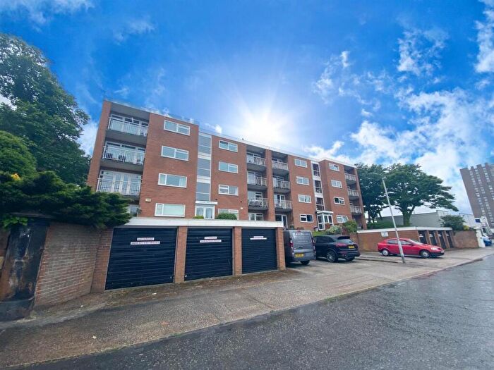 2 Bedroom Flat For Sale In Alexandra Court Wellington Road, Wallasey, CH45