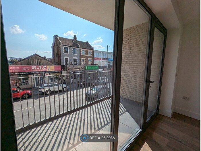 2 Bedroom Flat To Rent In Oto Tower, Ilford, IG3