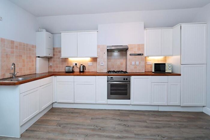 1 Bedroom Flat To Rent In Brighton Road, Surbiton, KT6