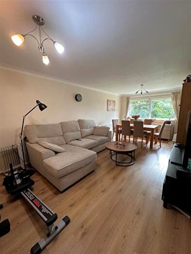 2 Bedroom Apartment To Rent In The Ridgeway, North Chingford, E4