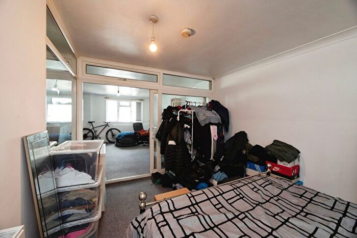 1 Bedroom Flat For Sale In High Road Leytonstone, London, E11