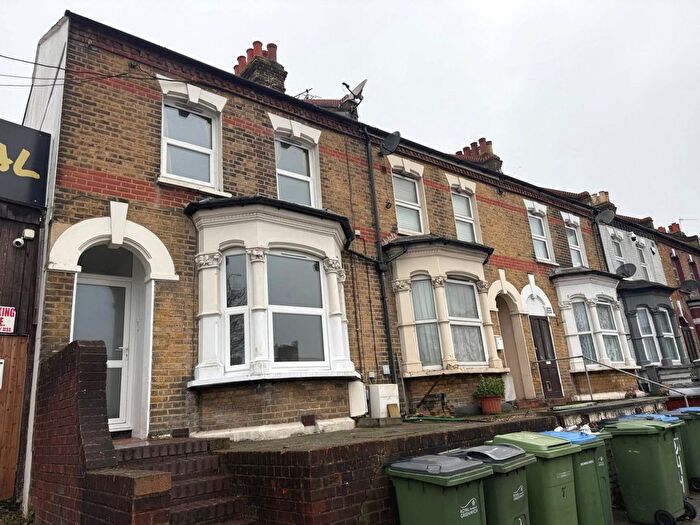 2 Bedroom Flat To Rent In Wickham Lane, London, SE2