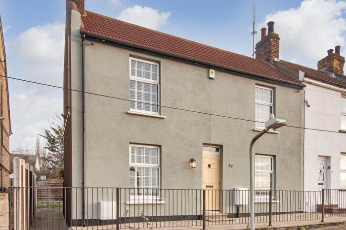 2 Bedroom End Of Terrace House For Sale In Station Road, Northfleet, DA11