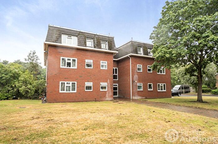 1 Bedroom Flat For Sale In Bartons Way, Farnborough, GU14