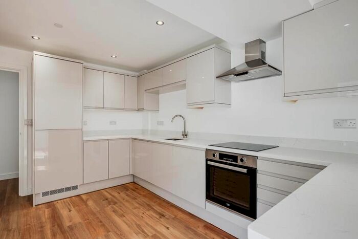 2 Bedroom Flat To Rent In Leighton Road, Kentish Town, NW5