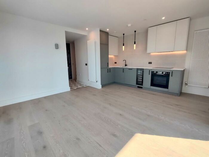 1 Bedroom Flat To Rent In Windsor Square, Royal Arsenal Riverside, SE18