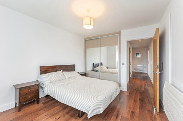 2 Bedroom Flat To Rent In Blackwall Way, Blackwall, E14