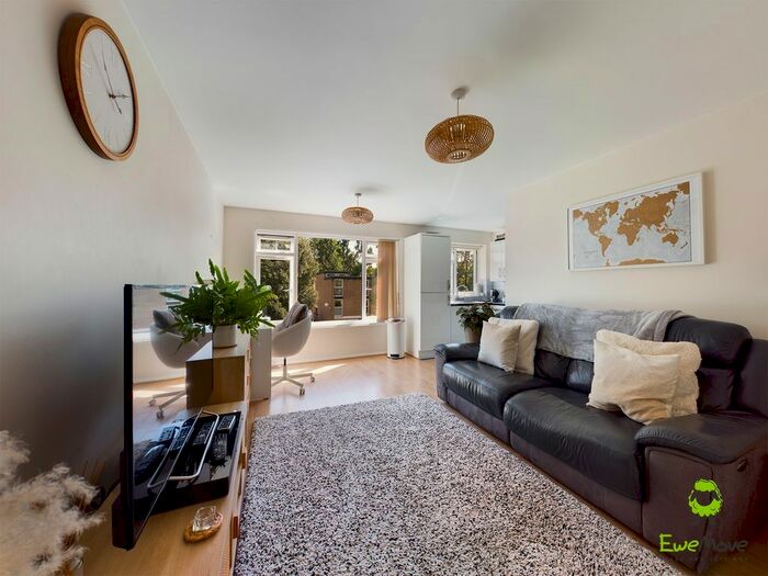 1 Bedroom Flat To Rent In Willow Grove, Chislehurst, BR7