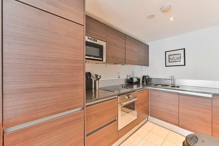 1 Bedroom Flat To Rent In Vauxhall Bridge Road, Pimlico, London, SW1V