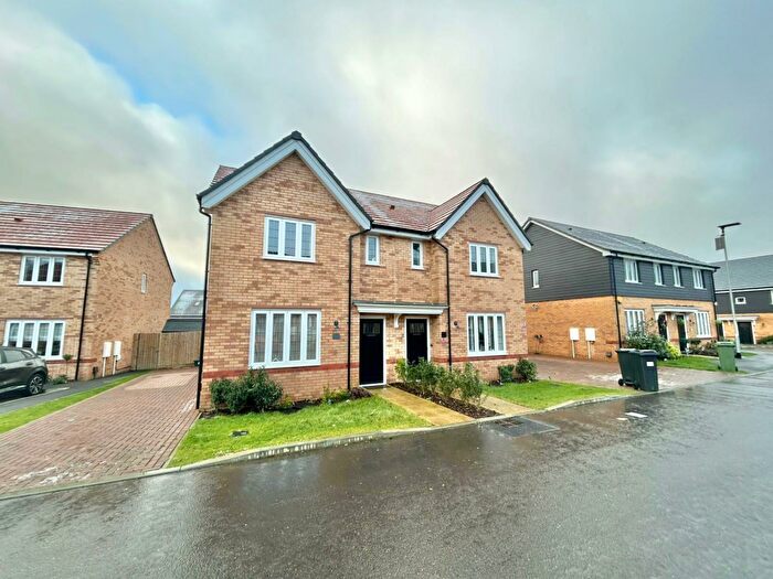 3 Bedroom House To Rent In Carnoustie Road, Basingstoke, RG23