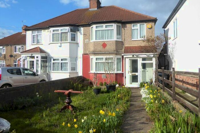 3 Bedroom Semi-Detached House To Rent In Beavers Lane, Hounslow, TW4