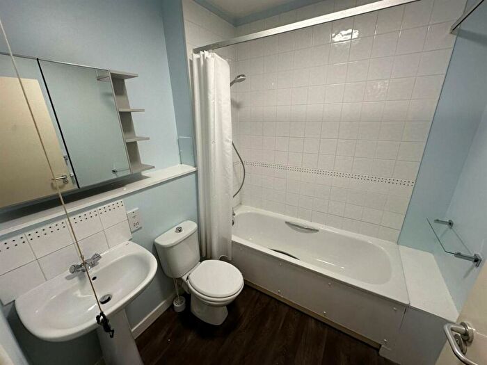 1 Bedroom Flat For Sale In Alexander House, Aldershot, GU11