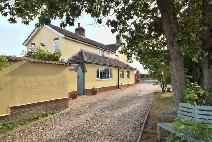 4 Bedroom Detached House For Sale In Stow Road, Willingham By Stow, Gainsborough, DN21