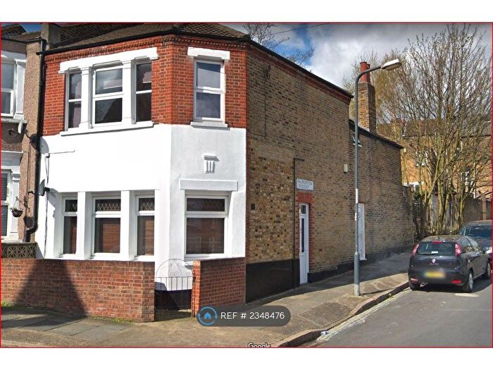 2 Bedroom Flat To Rent In Plumstead, London, SE18