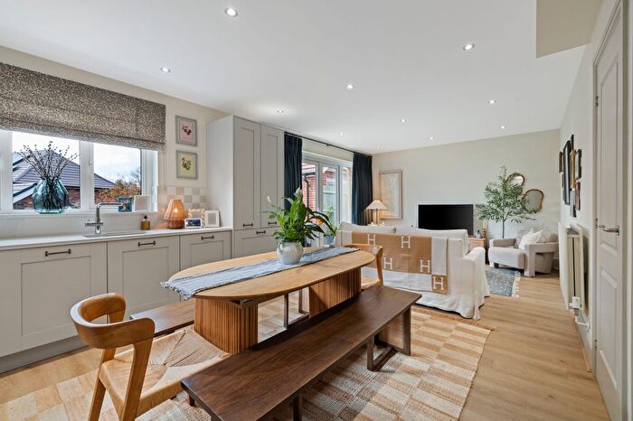 3 Bedroom Detached House For Sale In Goldfinch Avenue, Liphook, GU30