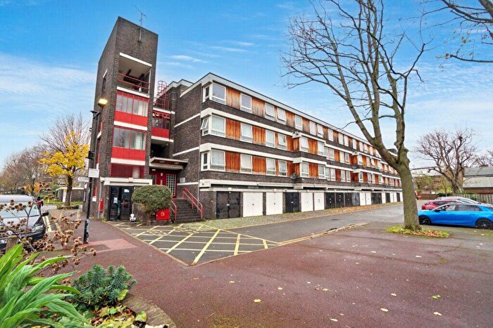 1 Bedroom Flat For Sale In Kirwyn Way, London, SE5