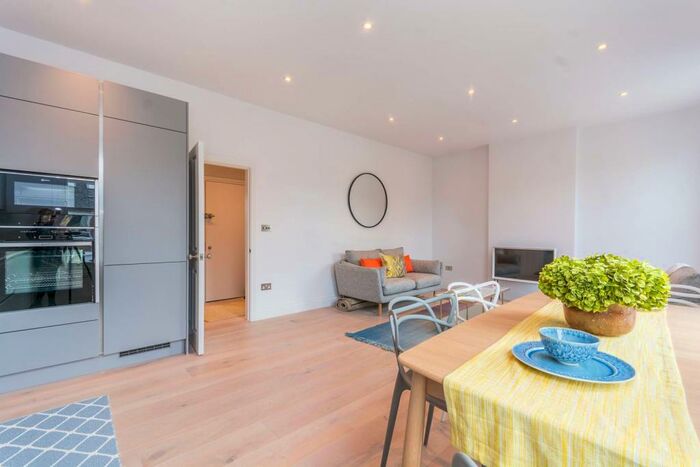 2 Bedroom Flat To Rent In Avenell Road, Arsenal, London, N5