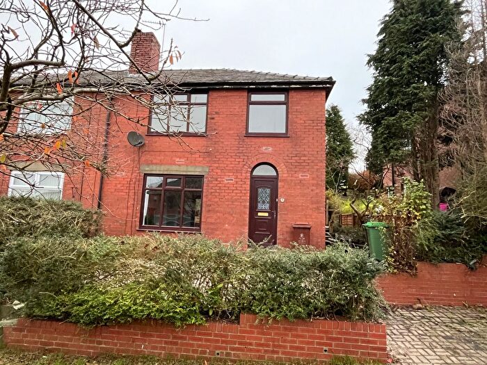 3 Bedroom Semi-Detached House To Rent In Hayfield Close, Oldham, OL4