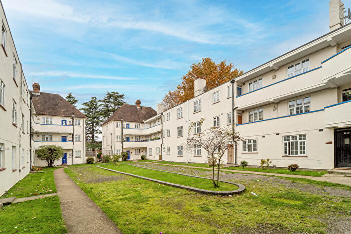 2 Bedroom Flat For Sale In The Holt, London Road, Morden, SM4