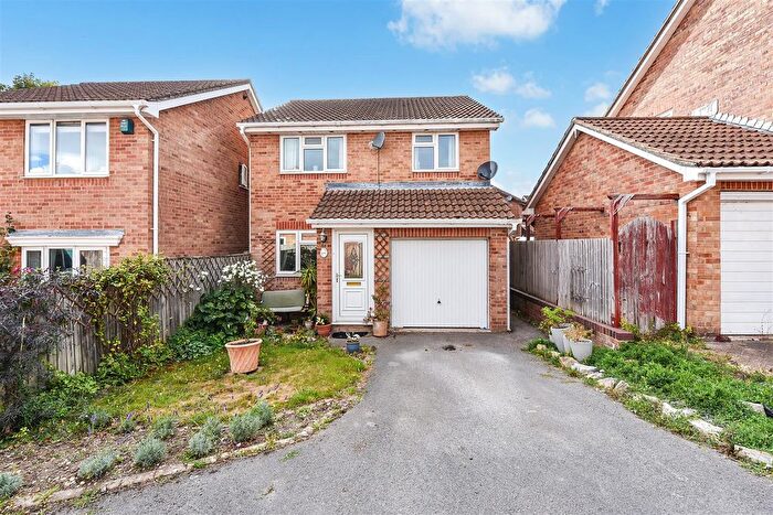 3 Bedroom Detached House For Sale In Linton Drive, Andover, SP10