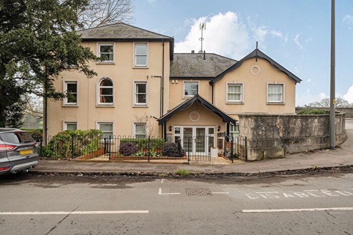 3 Bedroom Flat For Sale In River Road, Taplow, Maidenhead, SL6