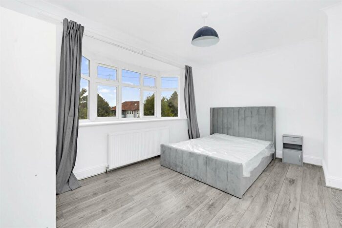 3 Bedroom Flat To Rent In Fleetwood Road, London, NW10