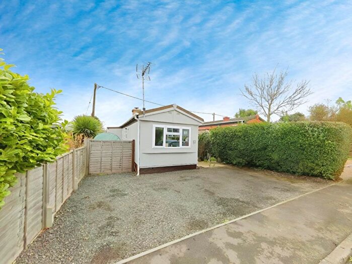 2 Bedroom Mobile/park Home For Sale In Grovelands Park, Winnersh, Wokingham, RG41