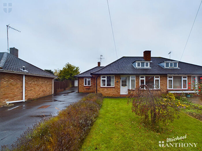 2 Bedroom Semi-Detached Bungalow For Sale In Kendal Close, Aylesbury, HP21