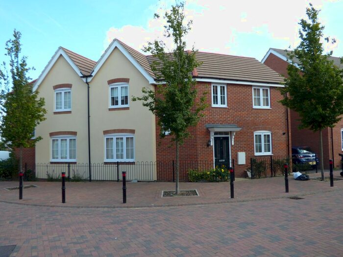 3 Bedroom Semi-Detached House To Rent In Wheatcroft Way, Swindon, SN1