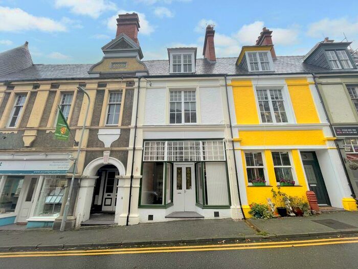 1 Bedroom Terraced House For Sale In Llanfairfechan, LL33