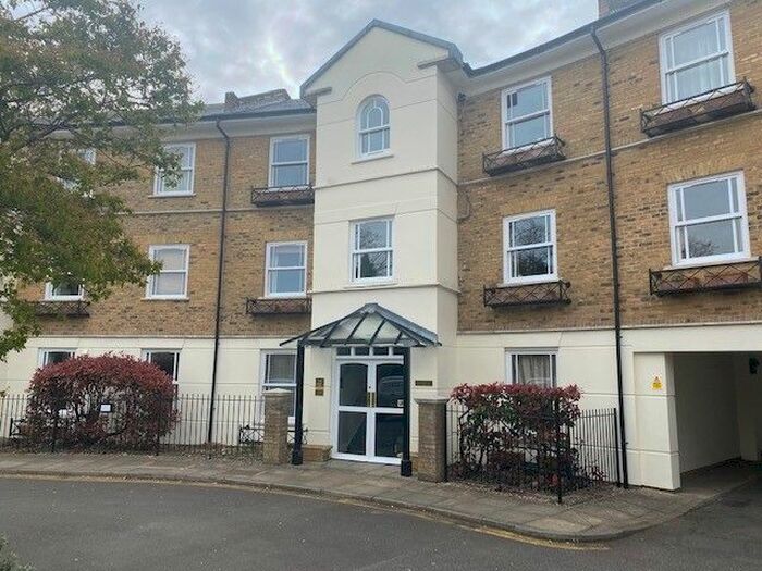 2 Bedroom Flat To Rent In Deerhurst Crescent, Hampton Hill, Hampton, TW12