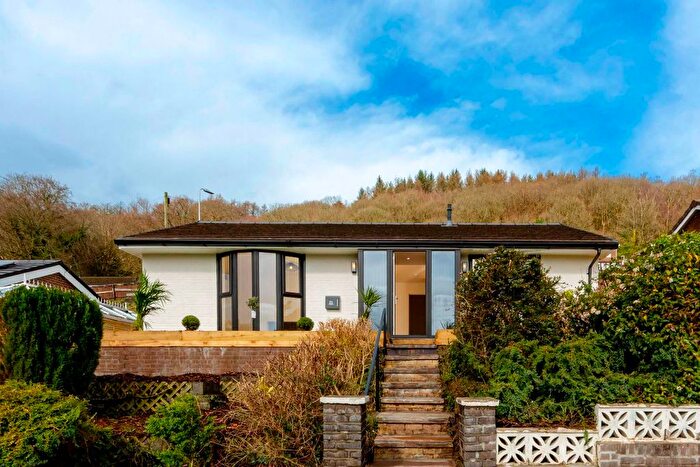 3 Bedroom Bungalow For Sale In Ashgrove, Edwardsville, Treharris, CF46