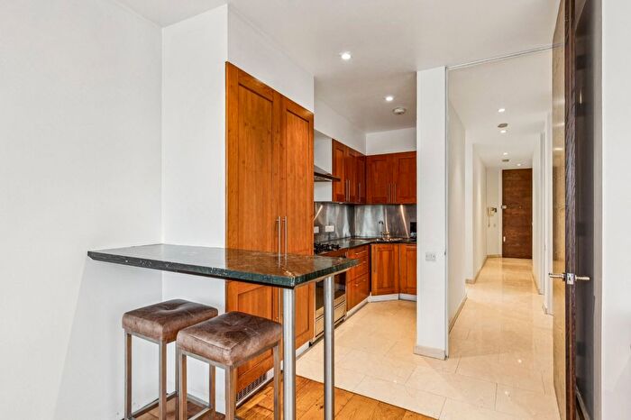 2 Bedroom Flat To Rent In Mediterranean House, Wandsworth High Street, SW18