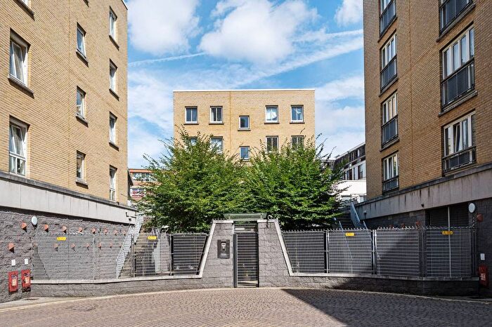 2 Bedroom Flat For Sale In Cornell Building, Coke Street, Aldgate, London, E1