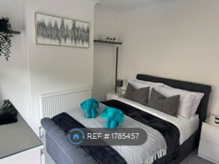 4 Bedroom Semi-Detached House To Rent In Mill Road, Cambridge, CB1