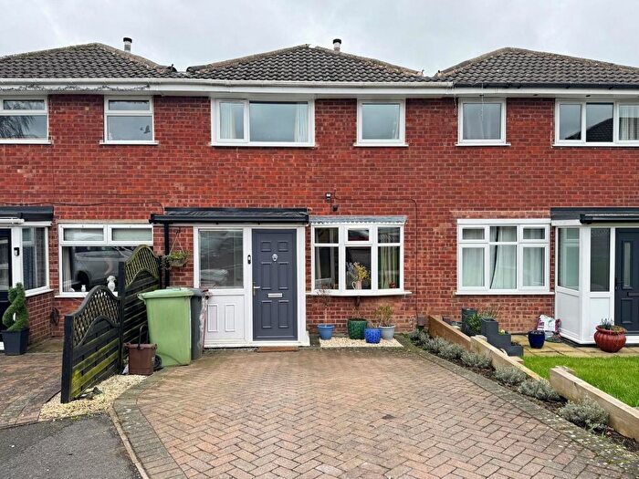 3 Bedroom Town House For Sale In Manor Close, Newton, DE55