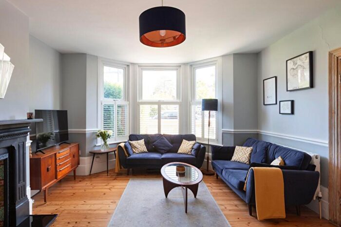 2 Bedroom Flat For Sale In Poppleton Road, Upper Leytonstone, London, E11