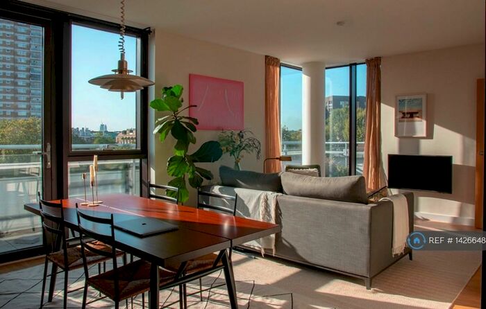 1 Bedroom Penthouse To Rent In Woods Road, London, SE15