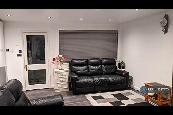 3 Bedroom Semi-Detached House To Rent In Sussex Close, Ilford, IG4