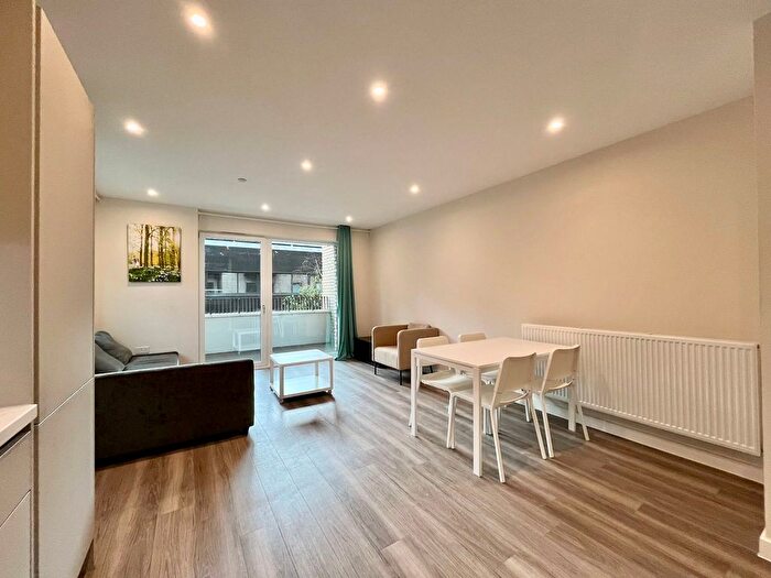 3 Bedroom Flat To Rent In Forest Road, London, E17