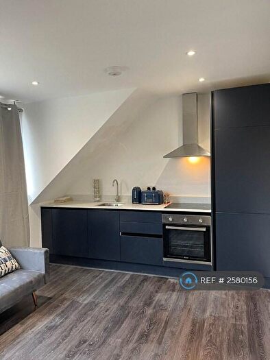 3 Bedroom Flat To Rent In Finchley Road, London, NW11