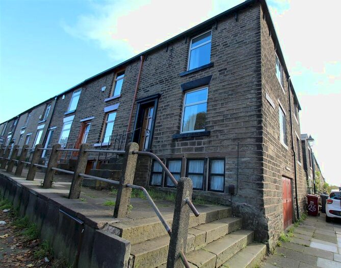 2 Bedroom Cottage To Rent In Church Street, Horwich, Bolton BL6