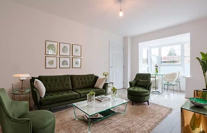 3 Bedroom Semi-Detached House To Rent In The Avenue, London, N17