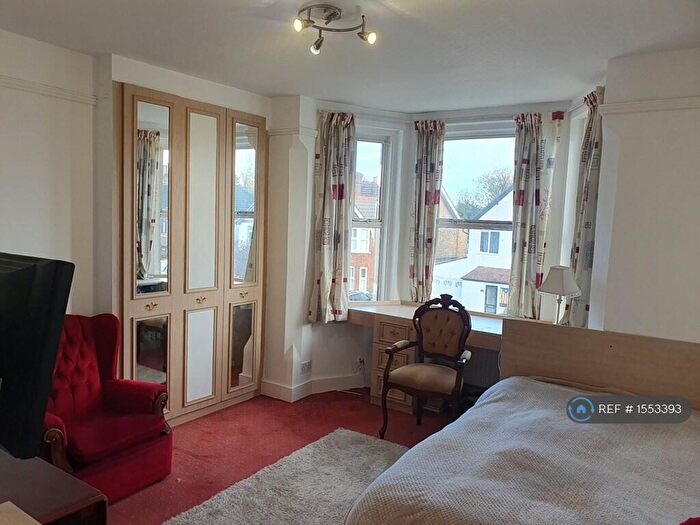 Studio To Rent In Temple Road, Epsom, KT19