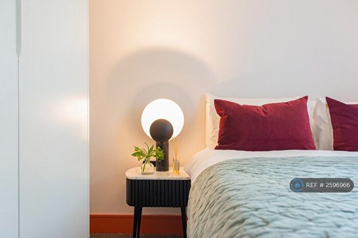 2 Bedroom Flat To Rent In Langan House, London, E14