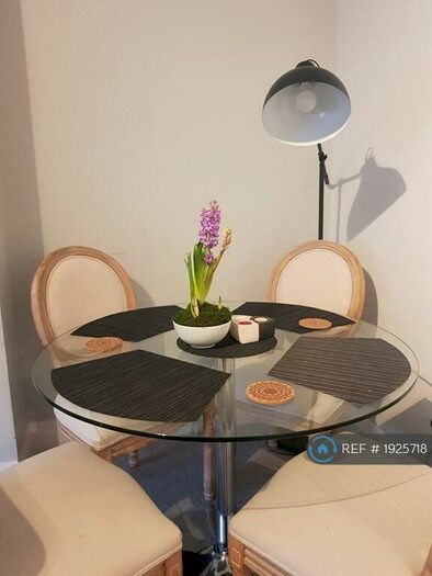 2 Bedroom Flat To Rent In Norbiton Hall, Kingston Upon Thames, KT2