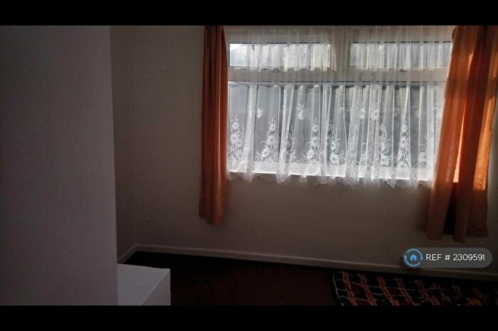 2 Bedroom End Of Terrace House To Rent In Hawthorn Road, Kent, ME2