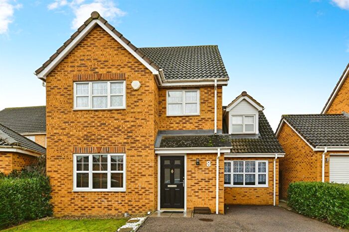 4 Bedroom Detached House For Sale In Midland Way, Henlow, SG16