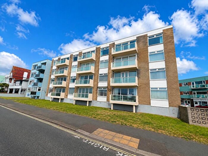 3 Bedroom Apartment For Sale In Marine Parade West, Lee-On-The-Solent, PO13