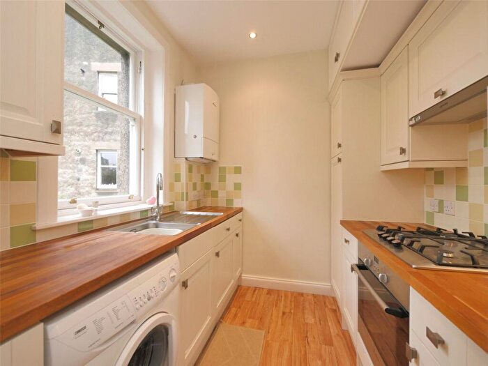 2 Bedroom Flat To Rent In South Learmonth Gardens, Edinburgh, EH4
